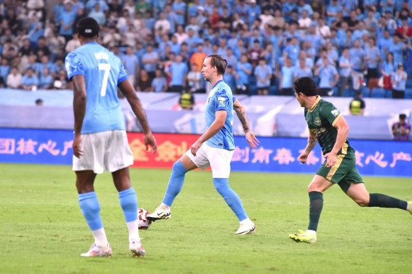 财牛股配 10战8负! 足球报: 新鹏城换帅未达预期, 保级压力越来越大